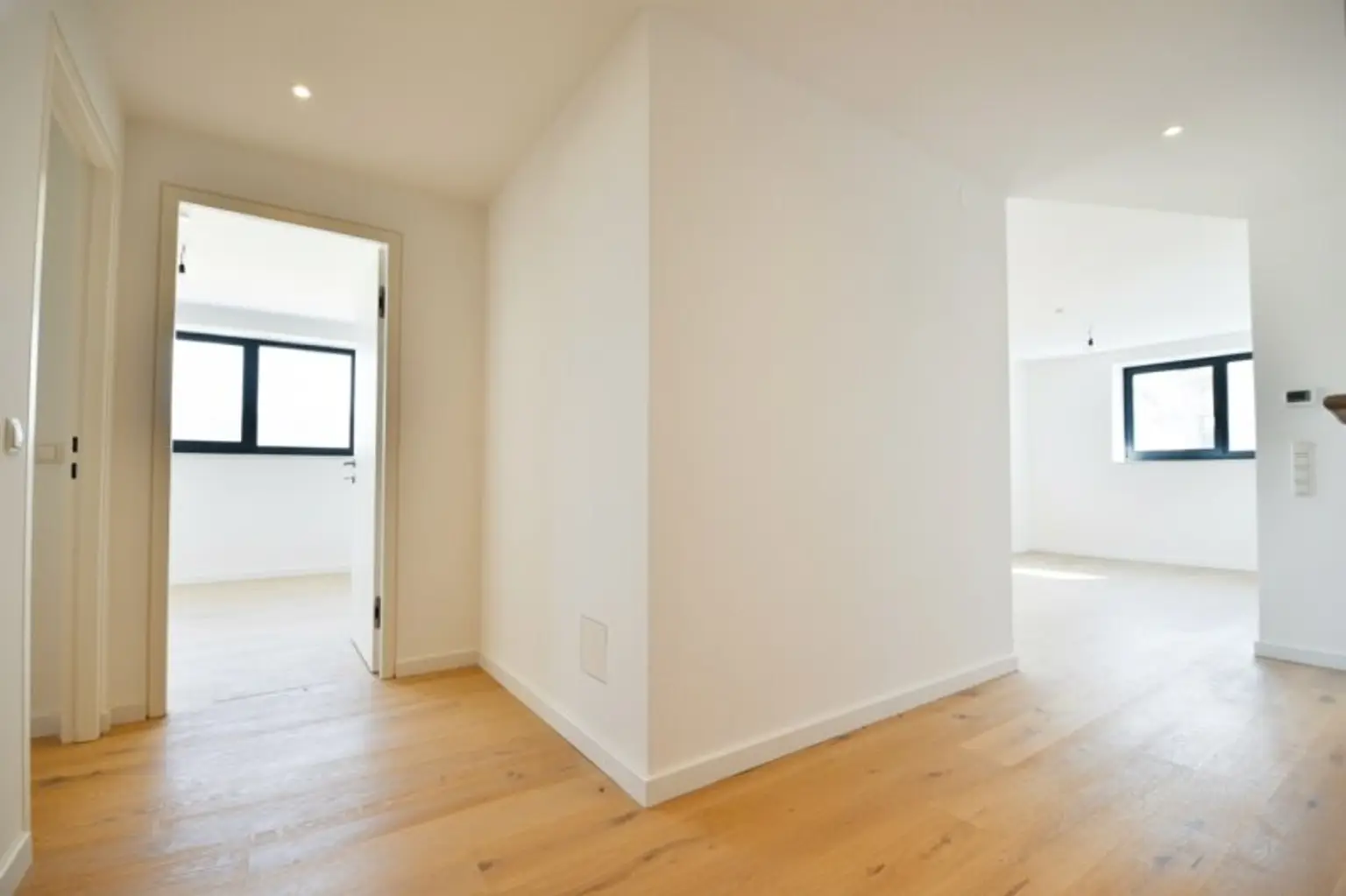 Charmantes Dachgeschoss-Domizil mit Loggia in urbaner Toplage