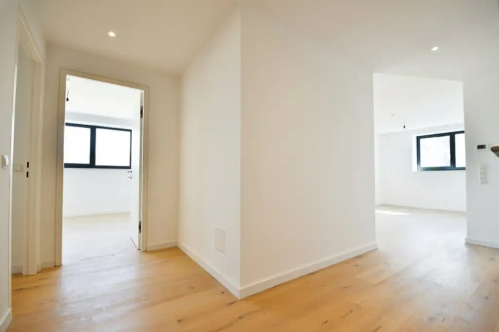 Charmantes Dachgeschoss-Domizil mit Loggia in urbaner Toplage