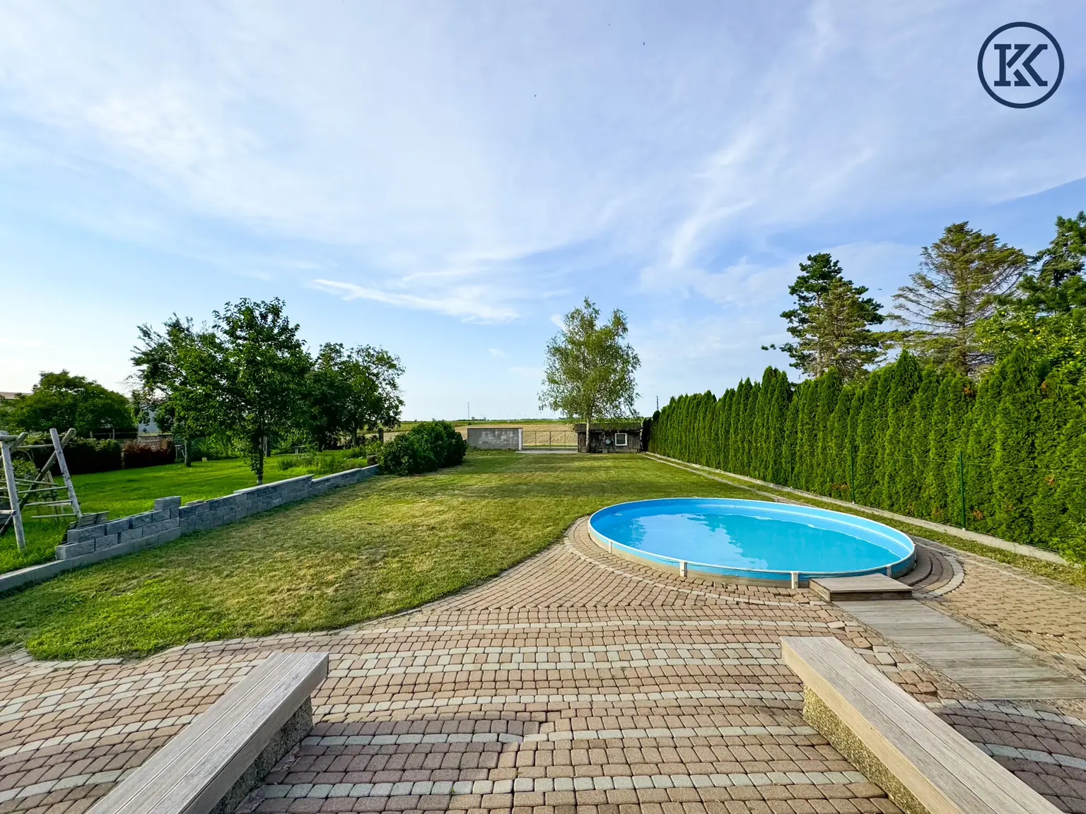 Garten mit Pool 2
