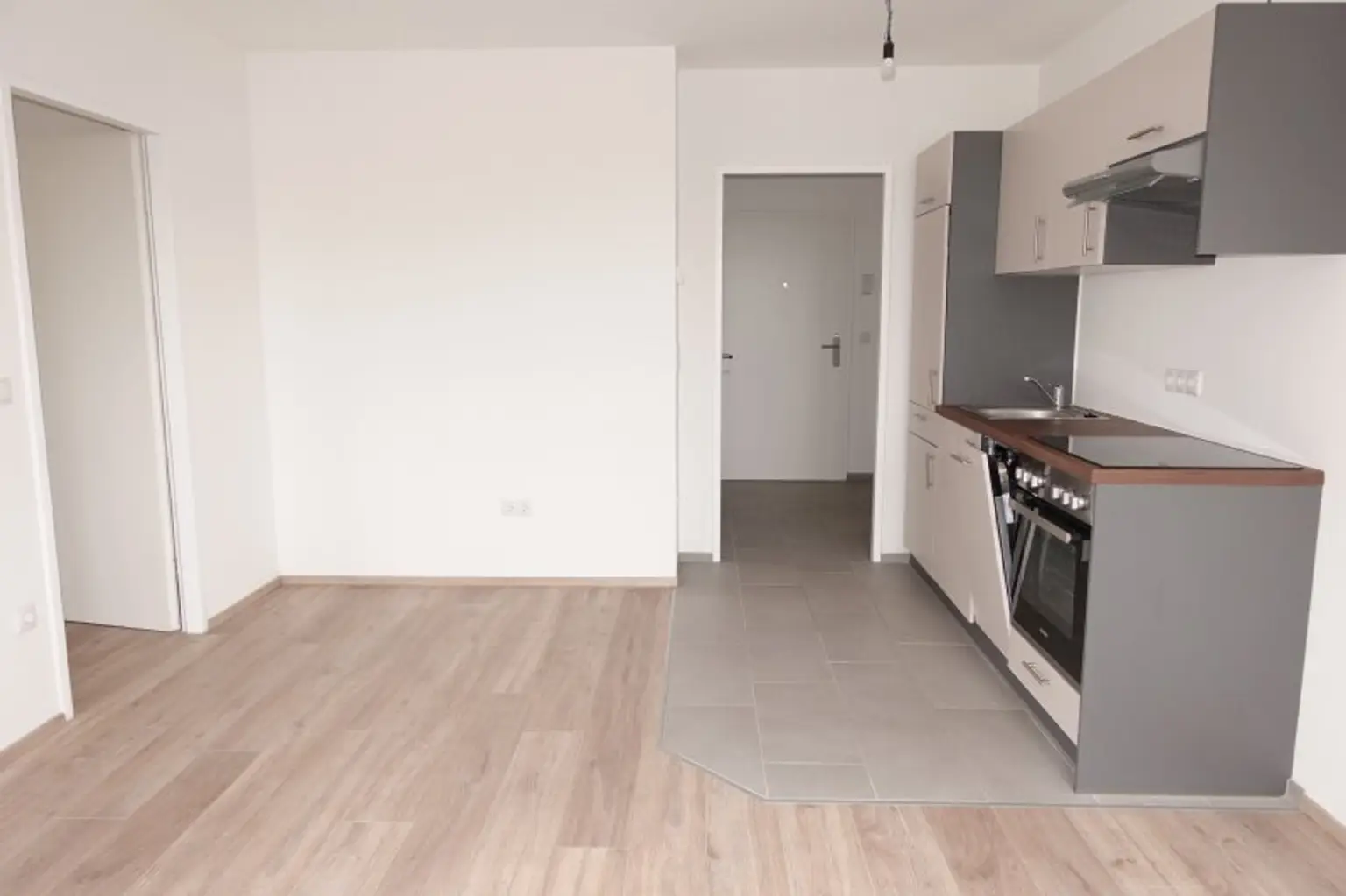 ZWEITBEZUG 2 Zimmer BALKON-Neubauwohnung