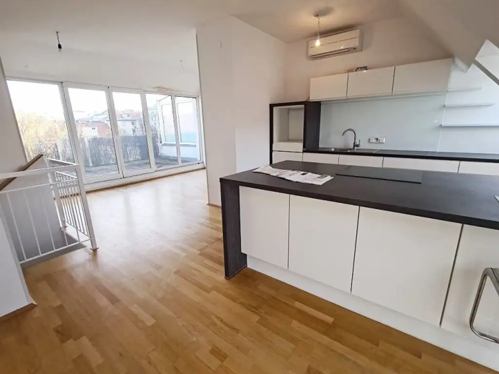 TERRASSENHIT, DACHGESCHOSS, 138 m2 Maisonette mit 45 m2 Terrasse, 3 Zimmer, Wohnküche, Wannenbad, Rembrandtstraße