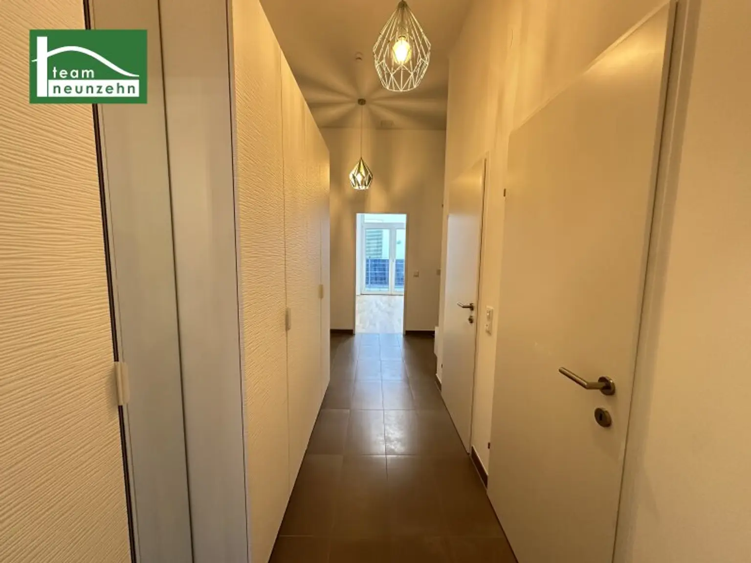 Traumhafte Wohnung in Ruhelage mit 2 Terrassen, Klimaanlage und hochwertiger Ausstattung! Nahe Straßenbahn, S-Bahn und vielen Geschäften!