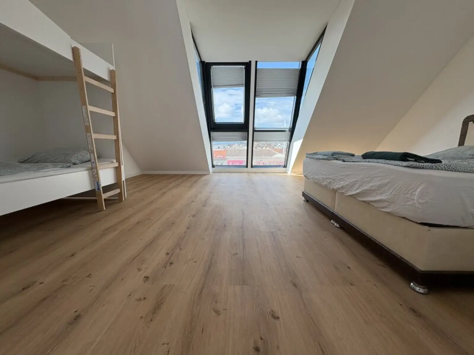 Exklusive Dachgeschosswohnung mit Terrasse am Neubaugürtel