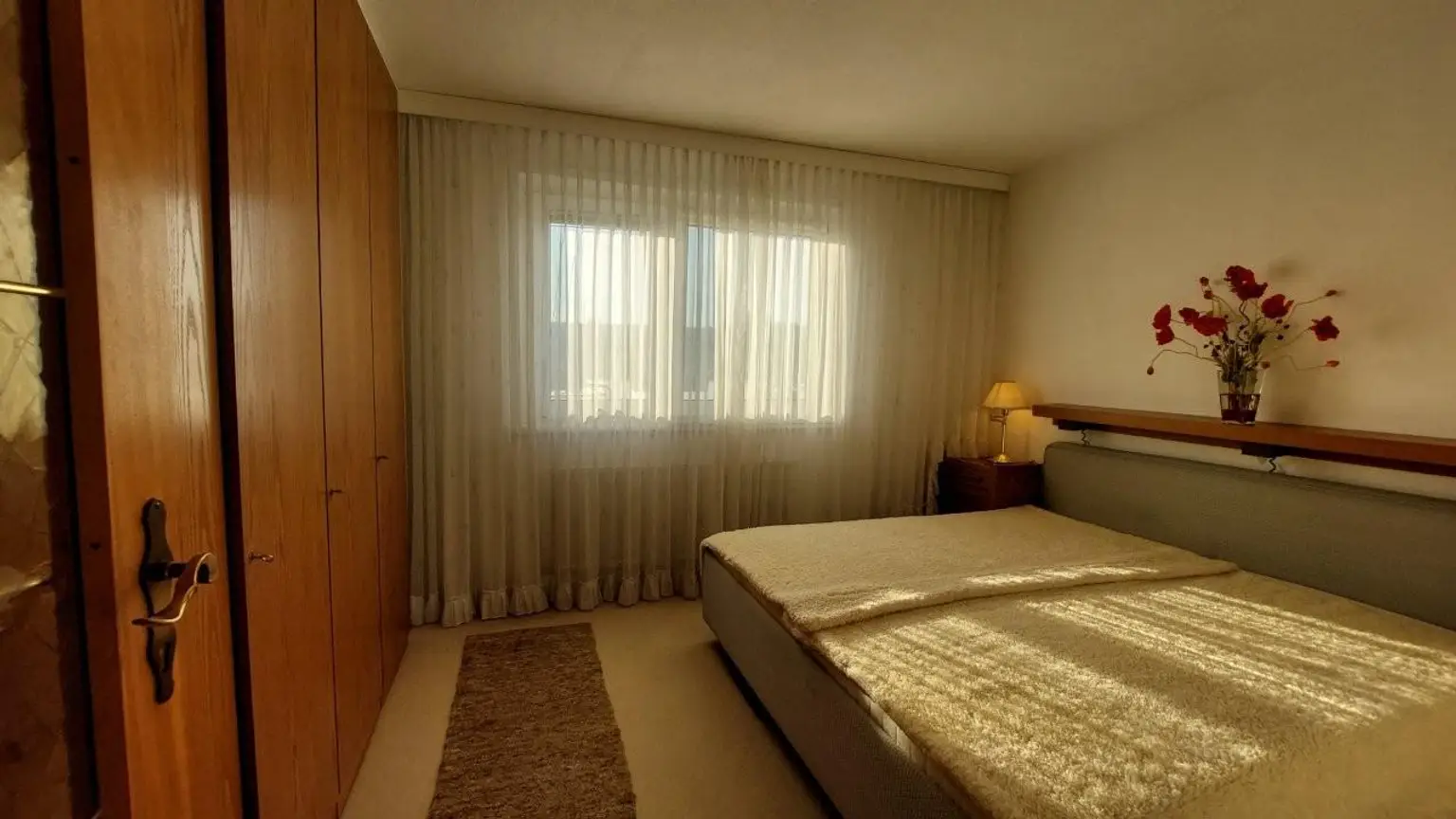 14 Schlafzimmer Doppelbett mit Kasten