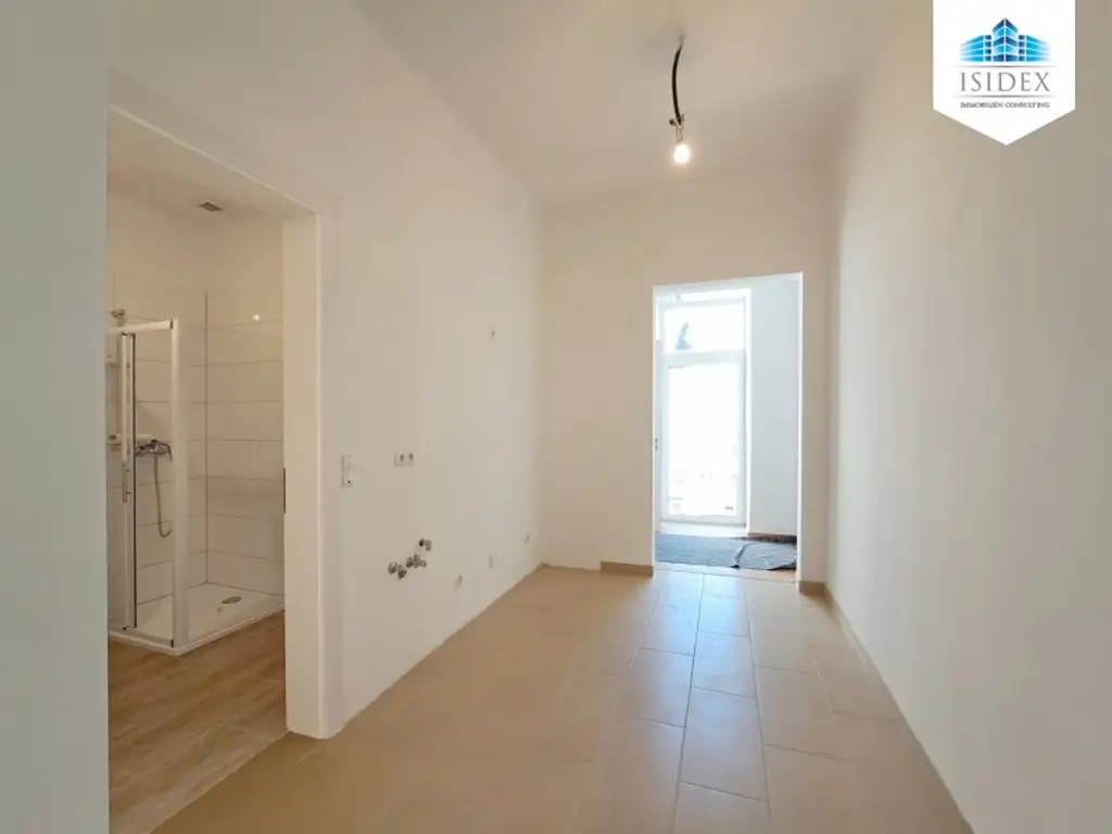 Hochwertig sanierte Altbauwohnung mit Balkon