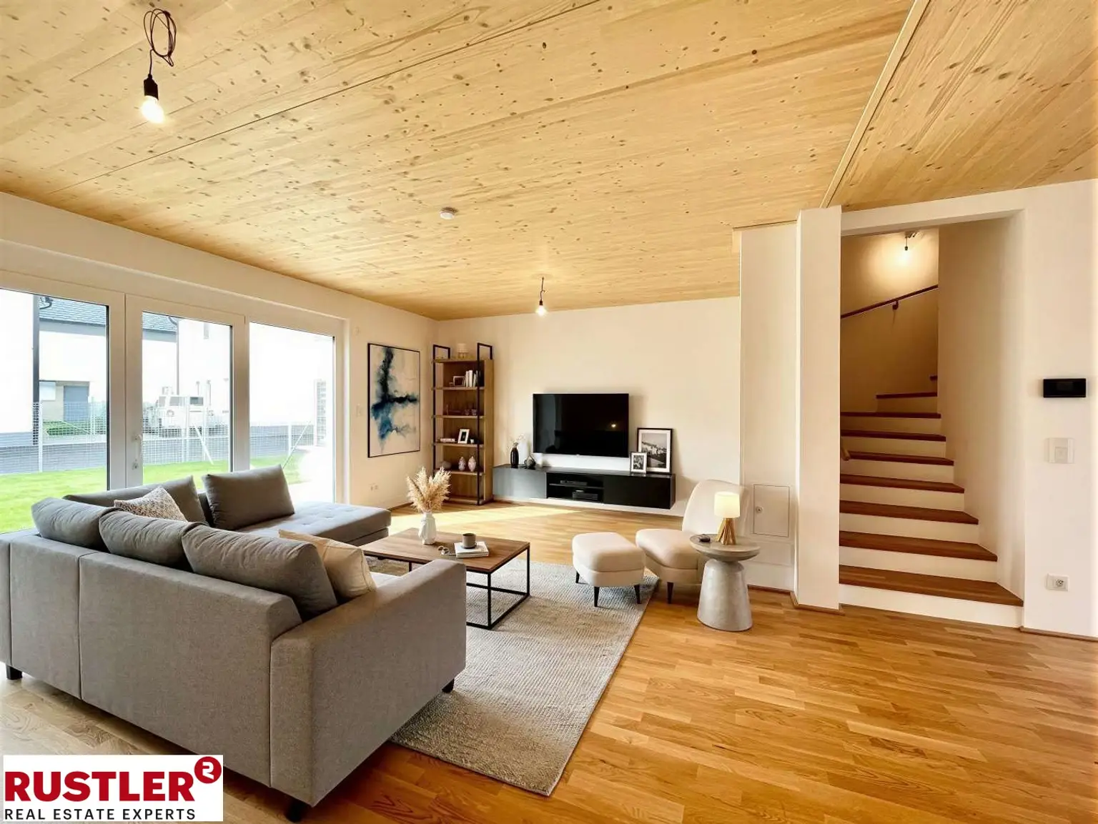 Wohnraum mit Treppen