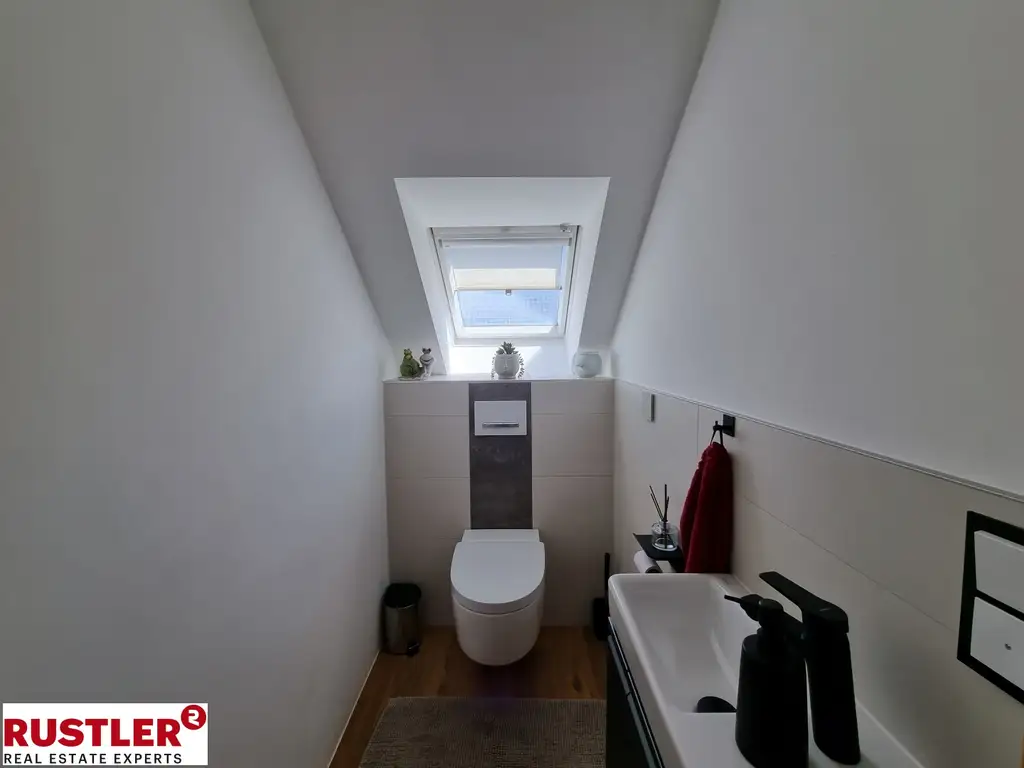 Großzügiges Einfamilienhaus mit separater Wohneinheit  & Pool