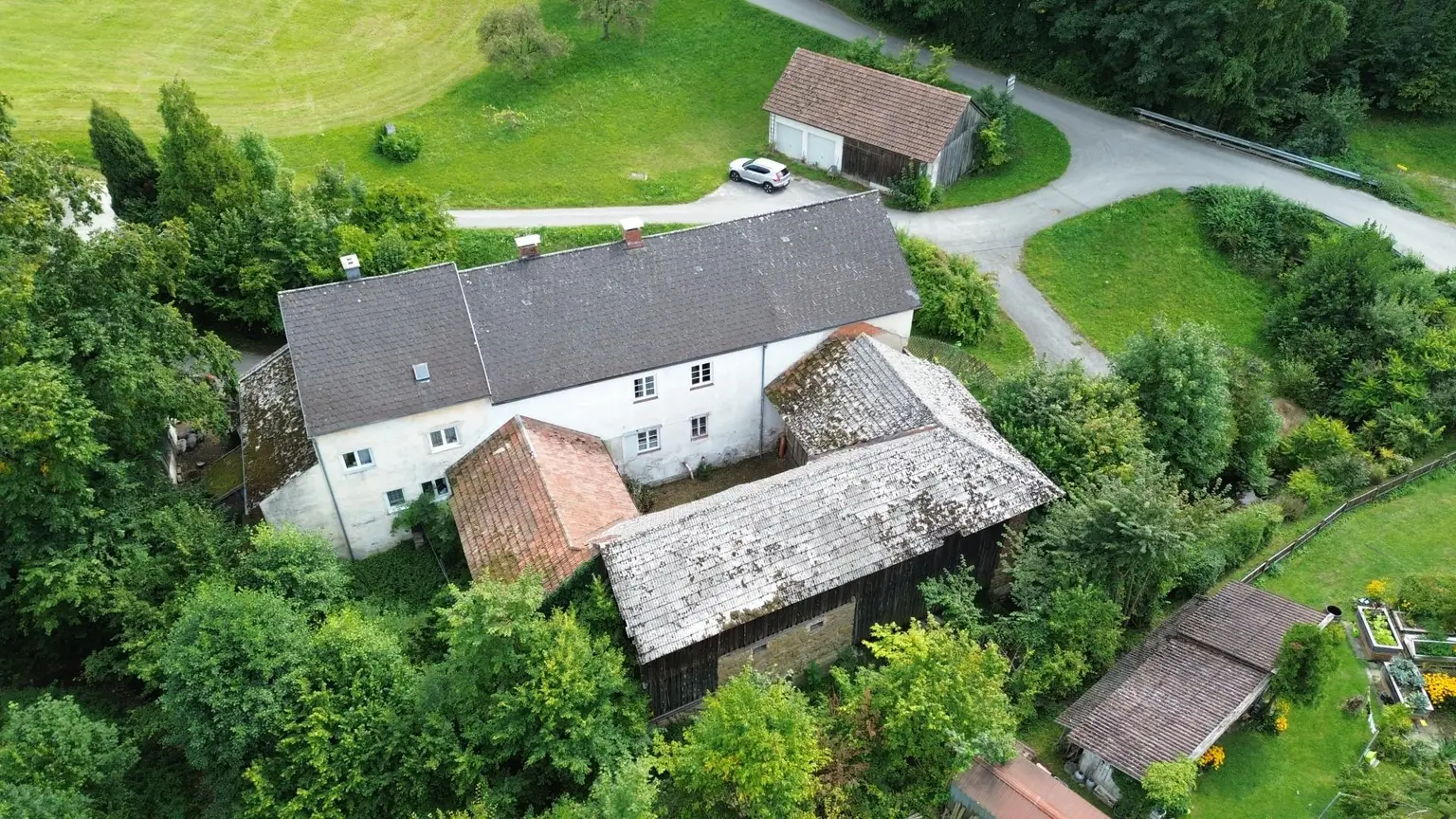 Wohnhaus - ehem. Bauernsacherl - mit Sanierungsrückstand