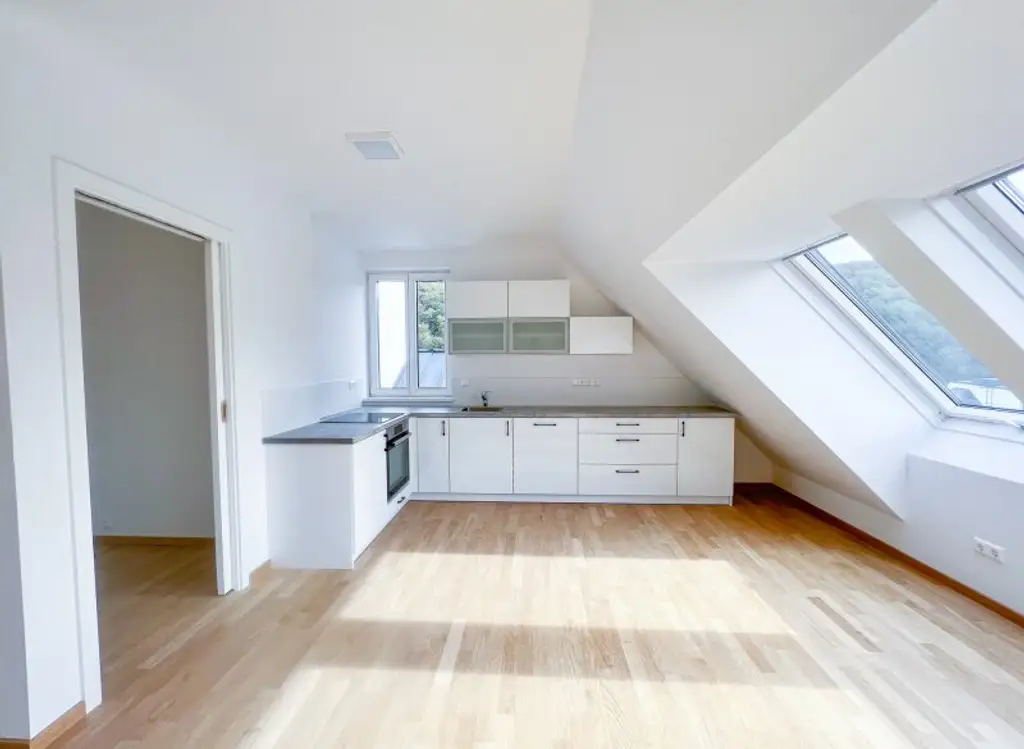 112 m2 Dachgeschosswohnung mit 11 m2 Balkon in Untermauerbach in absoluter Grünruhelage!