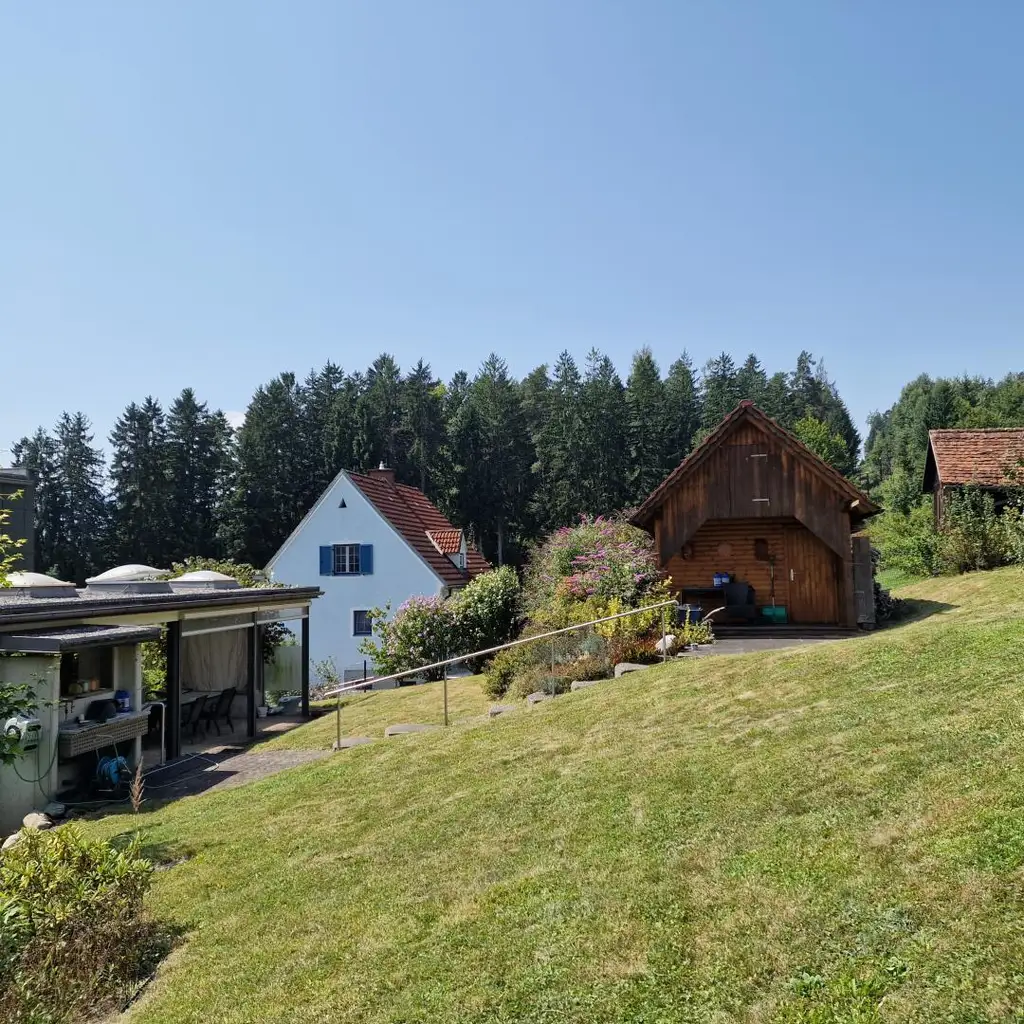 Einziehen und genießen! Sonniges Einfamilienhaus mit Doppelgarage, Terrasse uvm