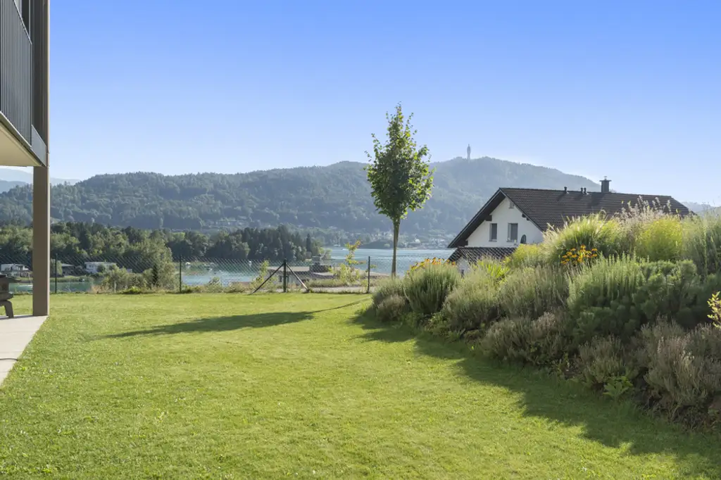 Neuwertige Gartenwohnung mit faszinierendem Seeblick