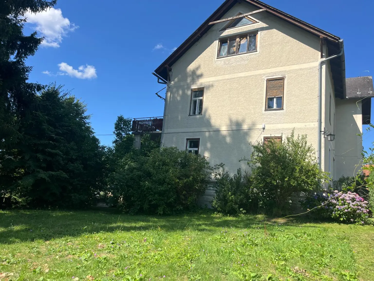 Doppelhaushälfte in herrschaftlichem Haus