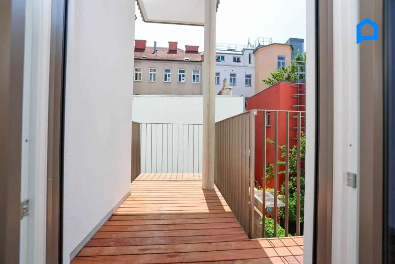 ERSTBEZUG, JETZT einziehen! Kernsanierter Albau mit modernster Ausstattung ab 41 m² -148m² Wohnfläche, 2-4 Zimmer plus Nebenräume, Etagen- und DG Wohnungen, Kurzzeitvermietung möglich !