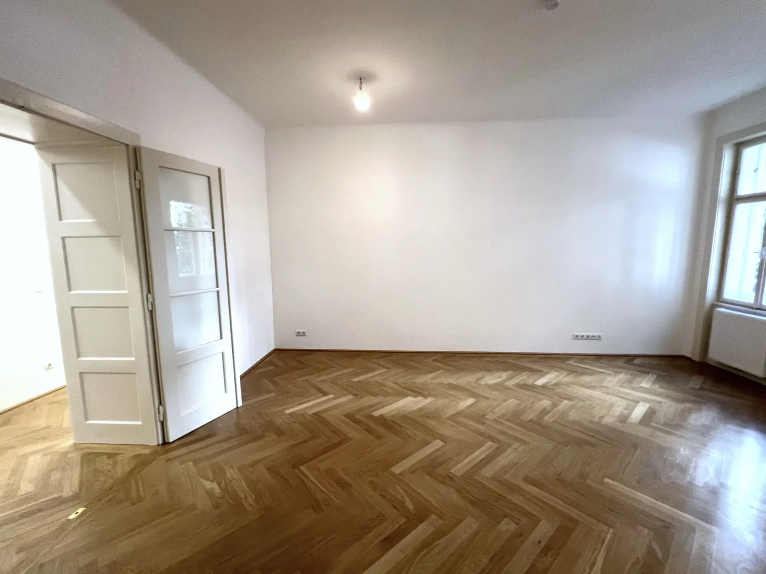 Bezaubernde 3-Zimmer-Wohnung mit kleinen Balkonen und Grünblick