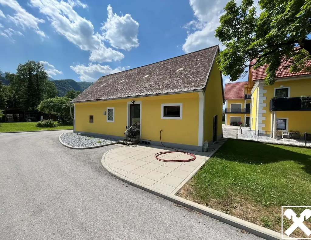 Liebevoll renoviertes Ertragsobjekt mit 14 Wohneinheiten incl. Bauland