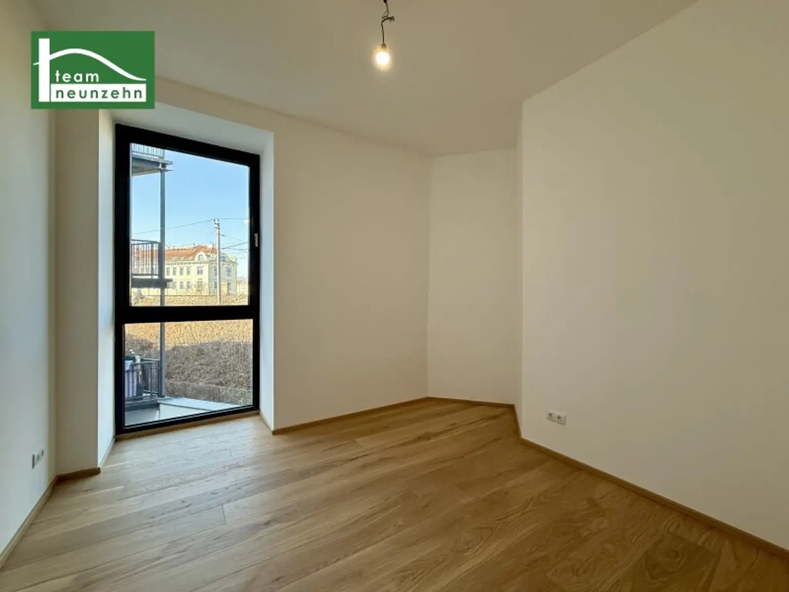 Jetzt einziehen: Frisch sanierte Wohnung mit moderner Ausstattung und Freifläche. - WOHNTRAUM