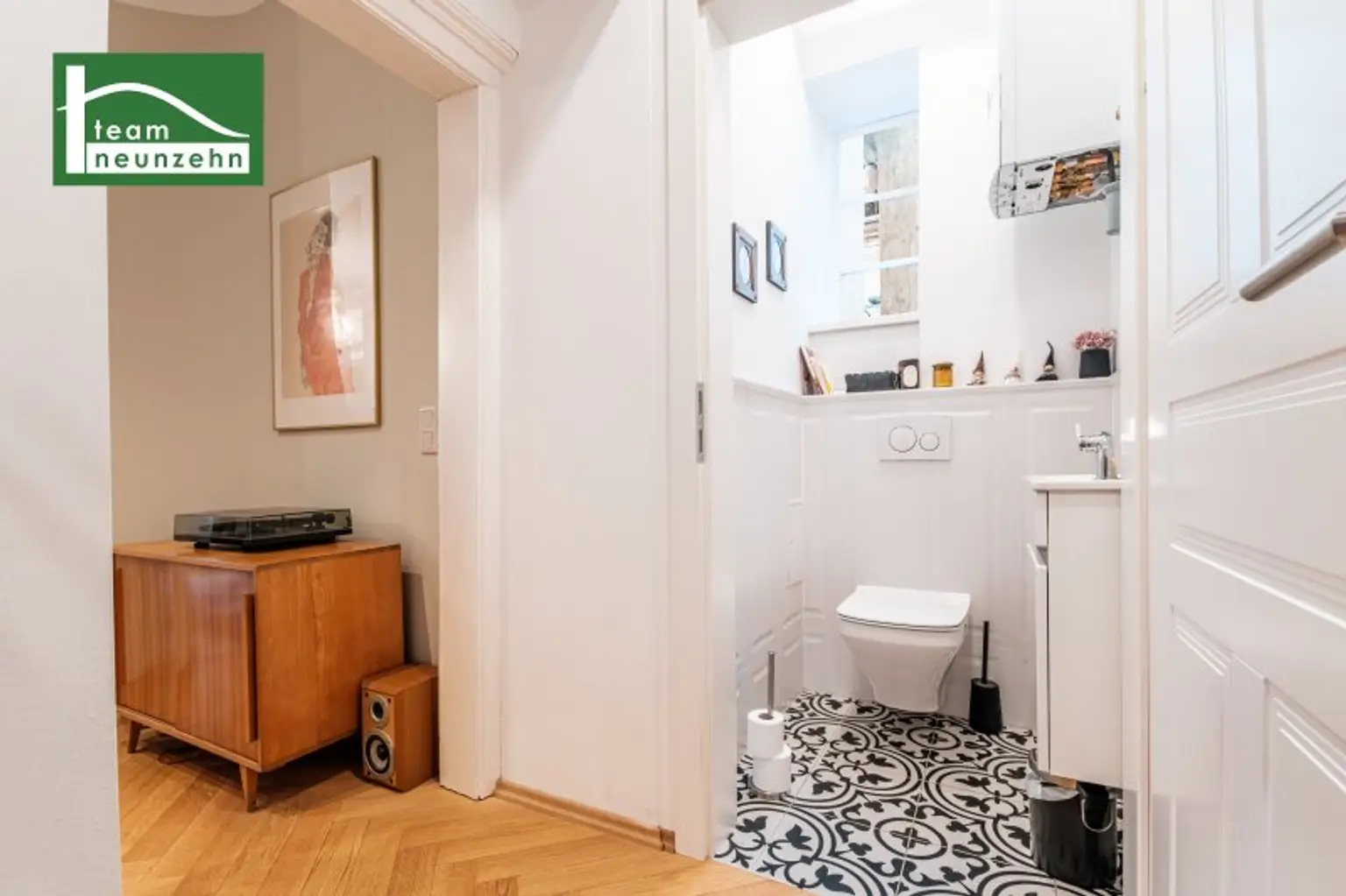 Stilvoll kernsanierte Altbauwohnung beim Servitenviertel mit Design-en-Suite-Badezimmer und Hof-Balkon-Option!