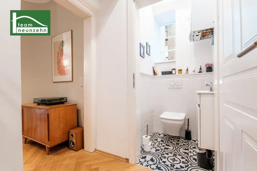 Stilvoll kernsanierte Altbauwohnung beim Servitenviertel mit Design-en-Suite-Badezimmer und Hof-Balkon-Option!
