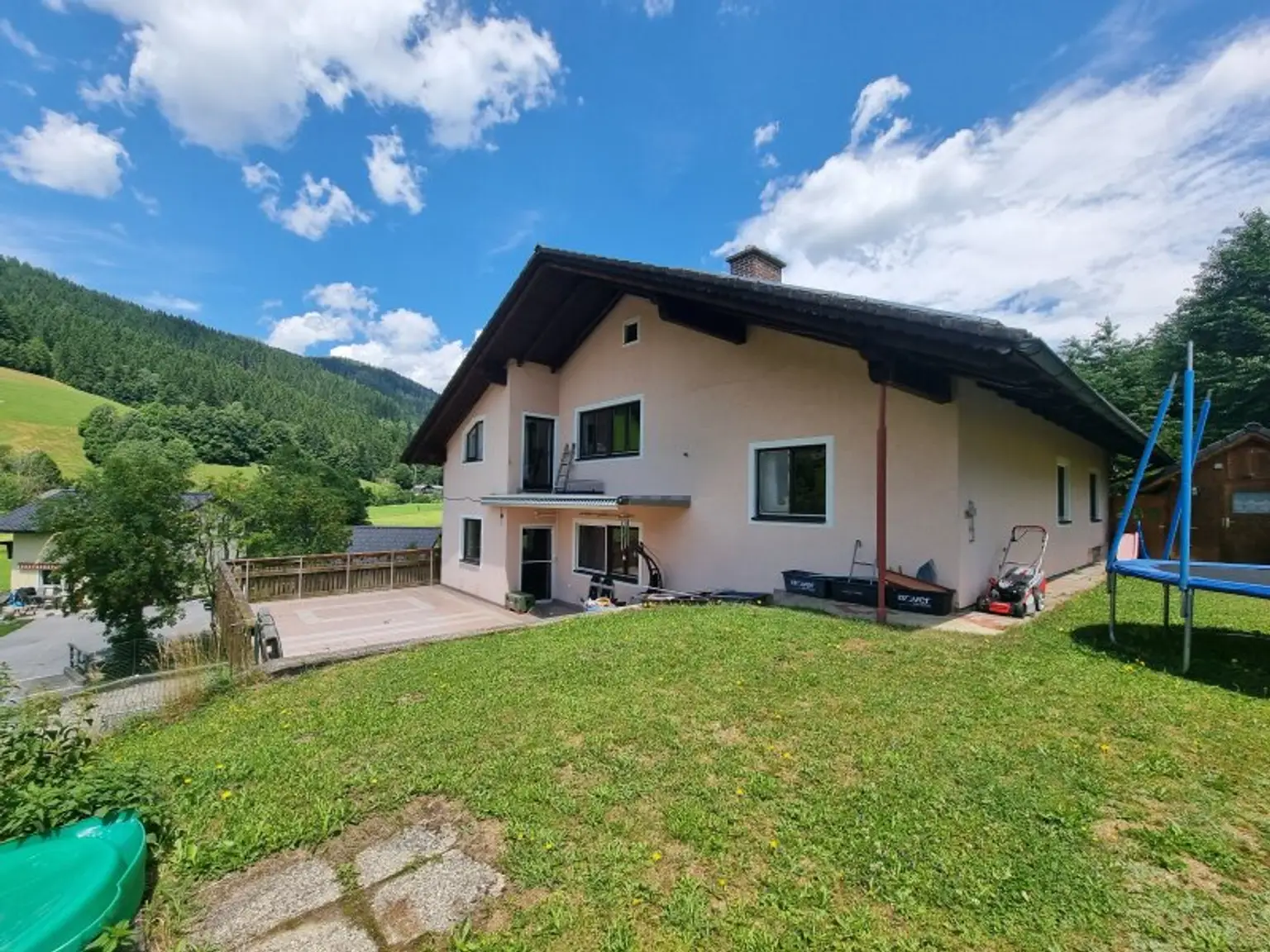 Großzügiges Landhaus sucht neuen Besitzer!