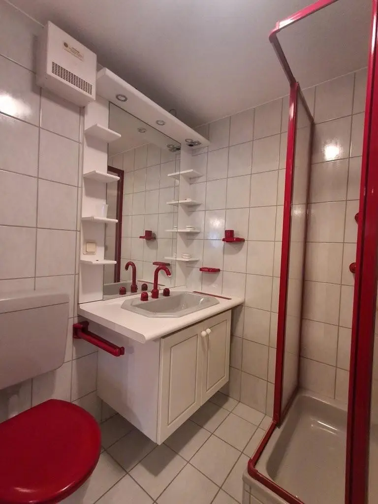 25 Bad mit Dusche WC UG Strasshof
