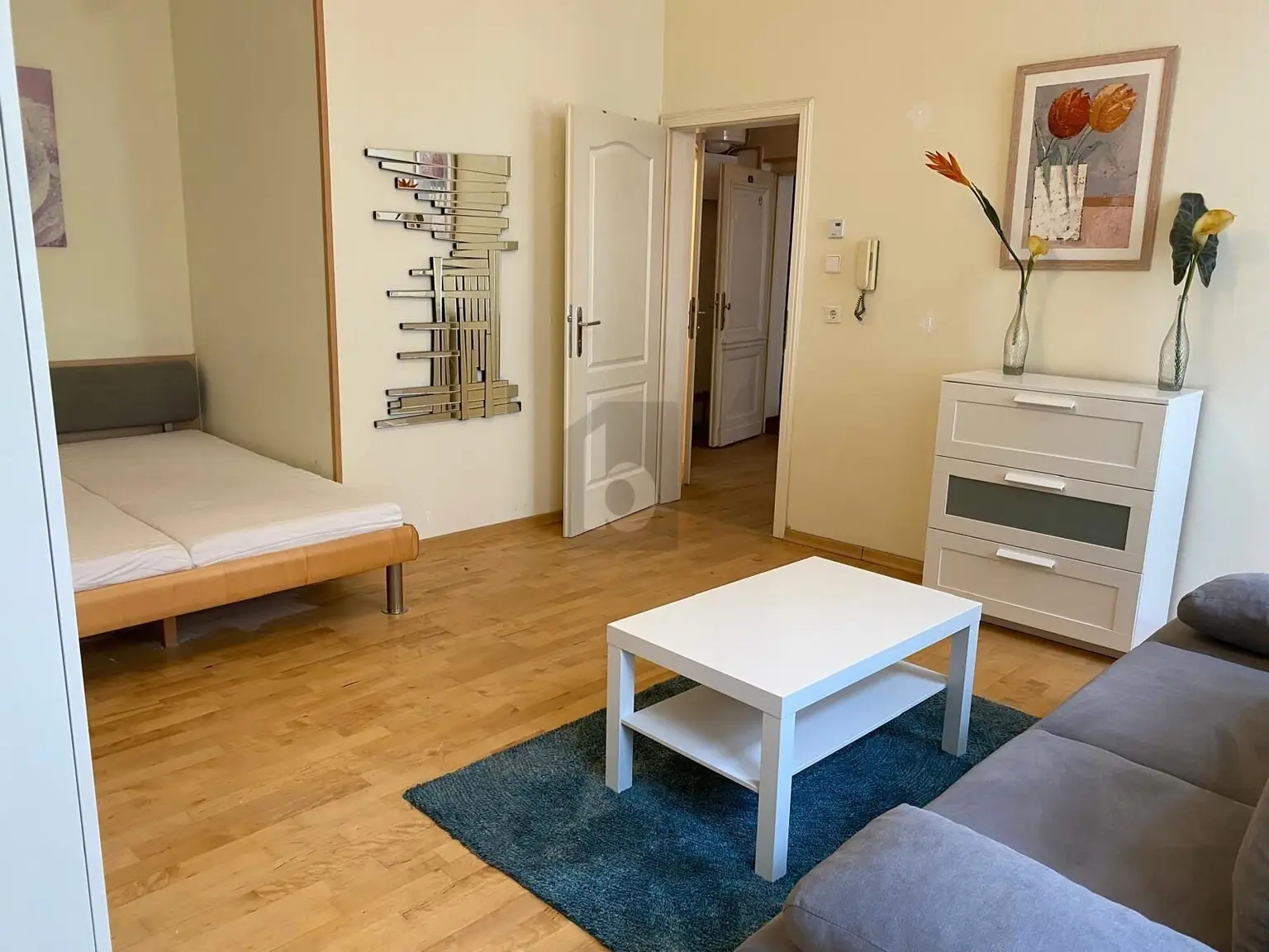 MÖBLIERTE CITYWOHNUNG