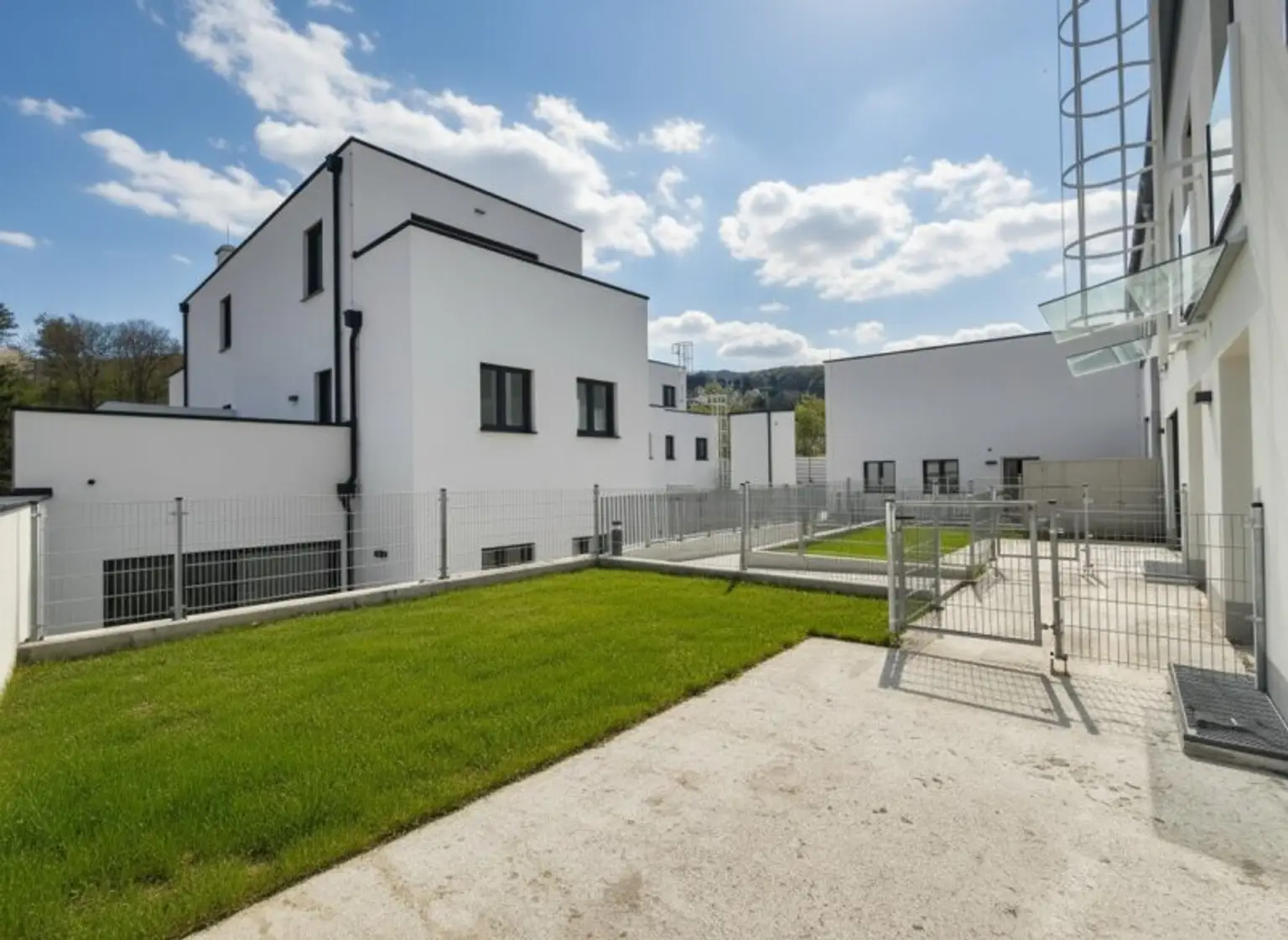 WOHNEN AM TOR ZUR NATUR – UND DOCH GANZ NAH AN WIEN - EXKLUSIVES TOWNHAUS AUF EIGENGRUND IN WEIDLING