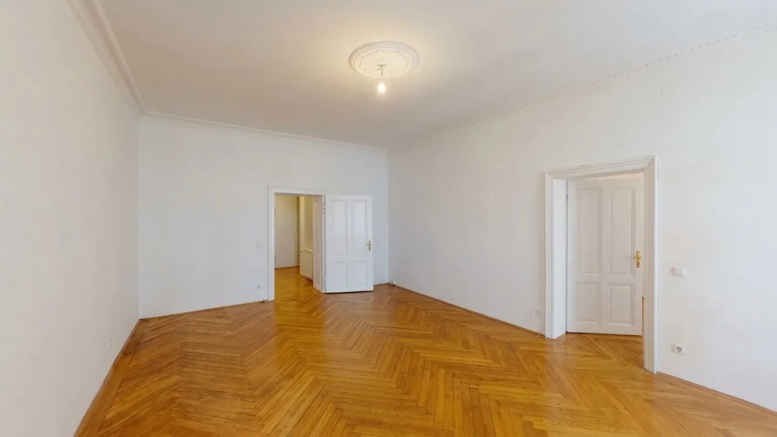 ALTBAUFLAIR IM SERVITENVIERTEL | GROSSZÜGIGE 2-ZIMMER-WOHNUNG - unbefristet