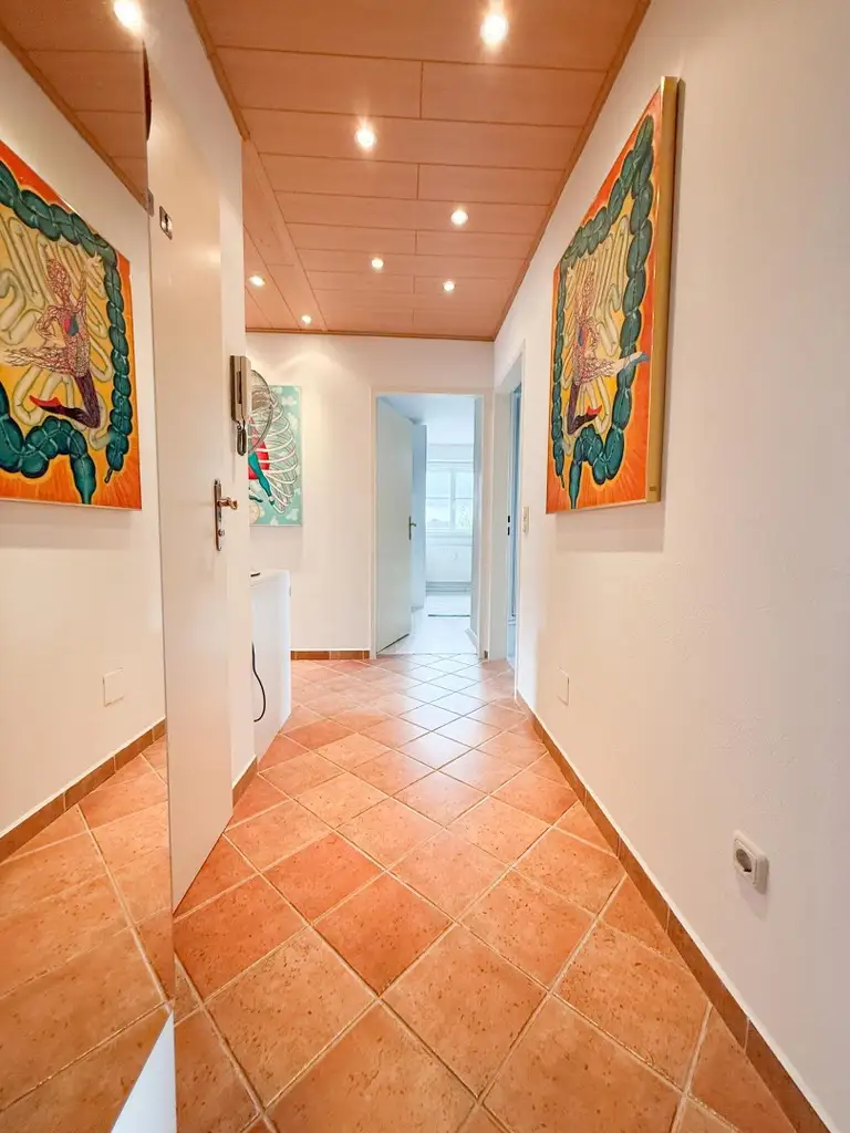 Charmante 3 Zimmer DG-Wohnung mit Carport-Stellplatz
