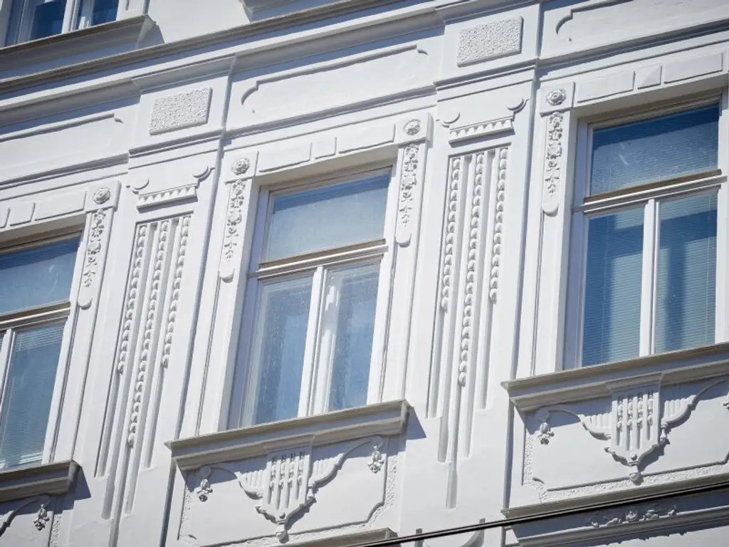 Altbau-Charme! 67 m² Wohnung beim Naschmarkt mit exklusiver Balkon-Möglichkeit in generalsaniertem Haus