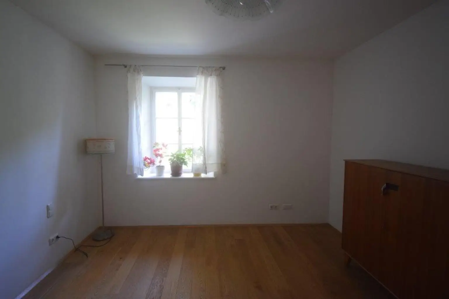Wunderschöne 3-Zi-Wohnung in historischem Gebäude mit Balkon und Blick ins Grüne