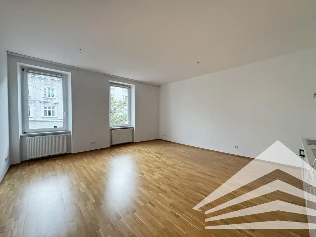 Stilvolle 2 Zimmer-Altbauwohnung mit Küche & Loggia in zentraler Lage