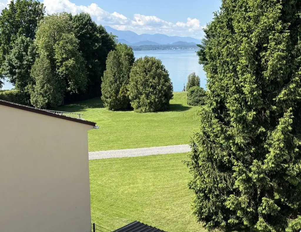 Traumwohnung mit Seeblick und eigenem Badestrand mitten in Pörtschach