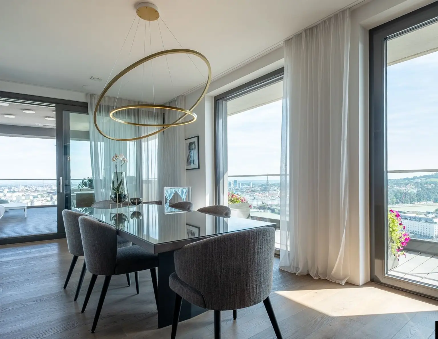 LINZ Bruckner Tower: Exklusives Wohnen über Linz - eine einmalige Gelegenheit
