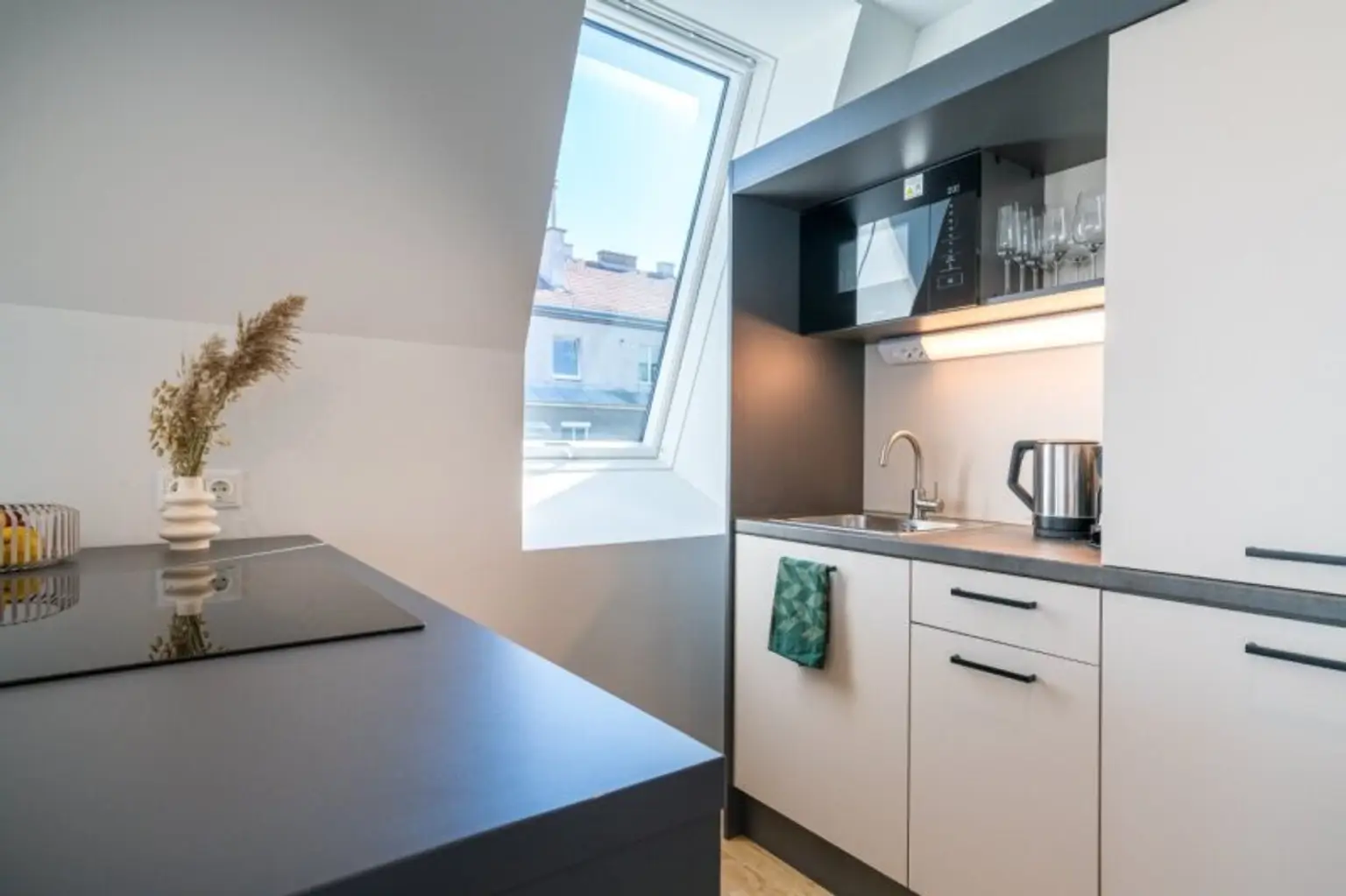 sonnige DG-Wohnung mit besonderem Flair!