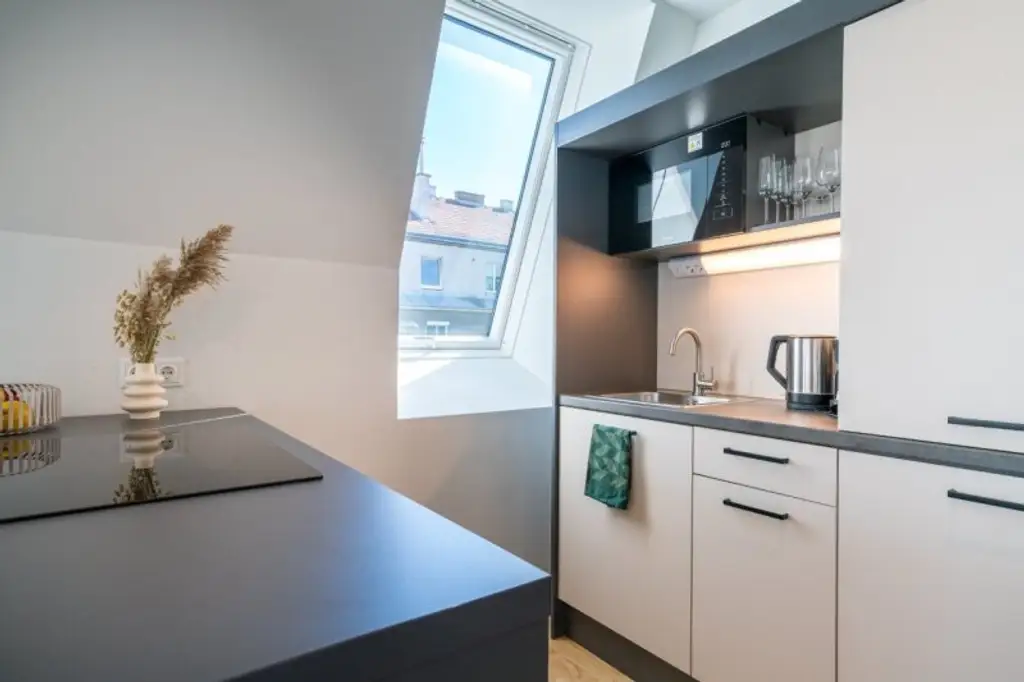 sonnige DG-Wohnung mit besonderem Flair!