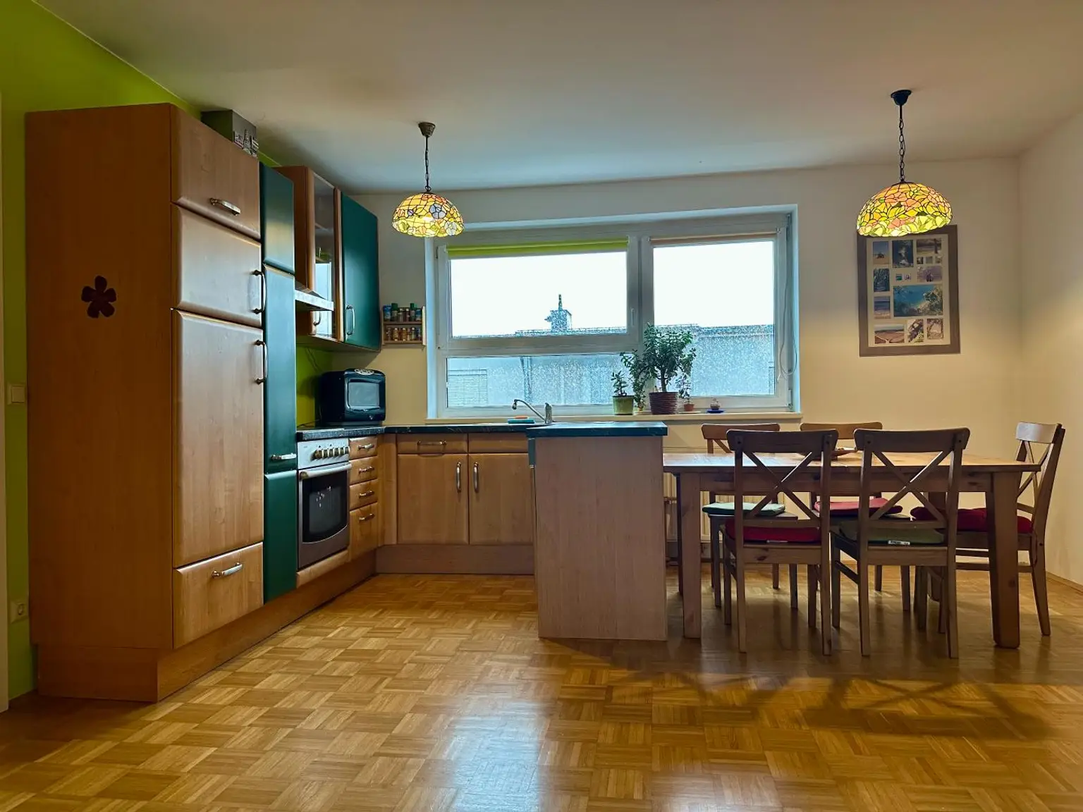 Küche mit Essbereich