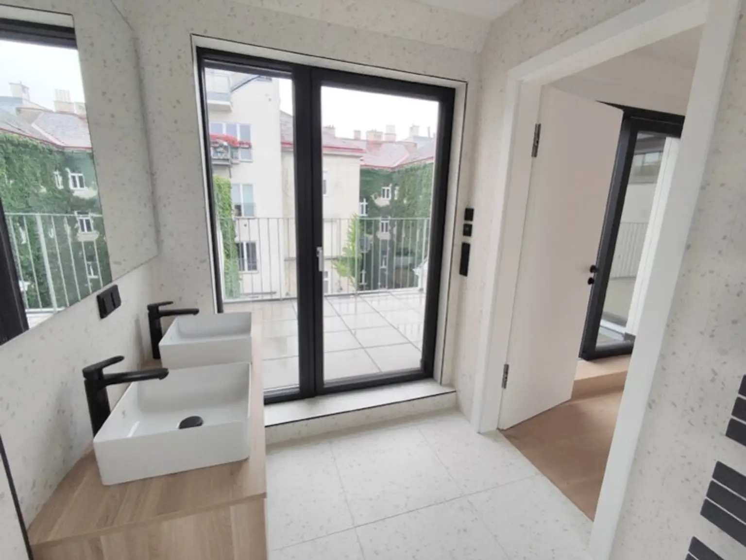 Krongasse! Erstbezug Penthouse mit 3 Terrassen und privatem Liftzugang auf frisch saniertem Altbau! Top17