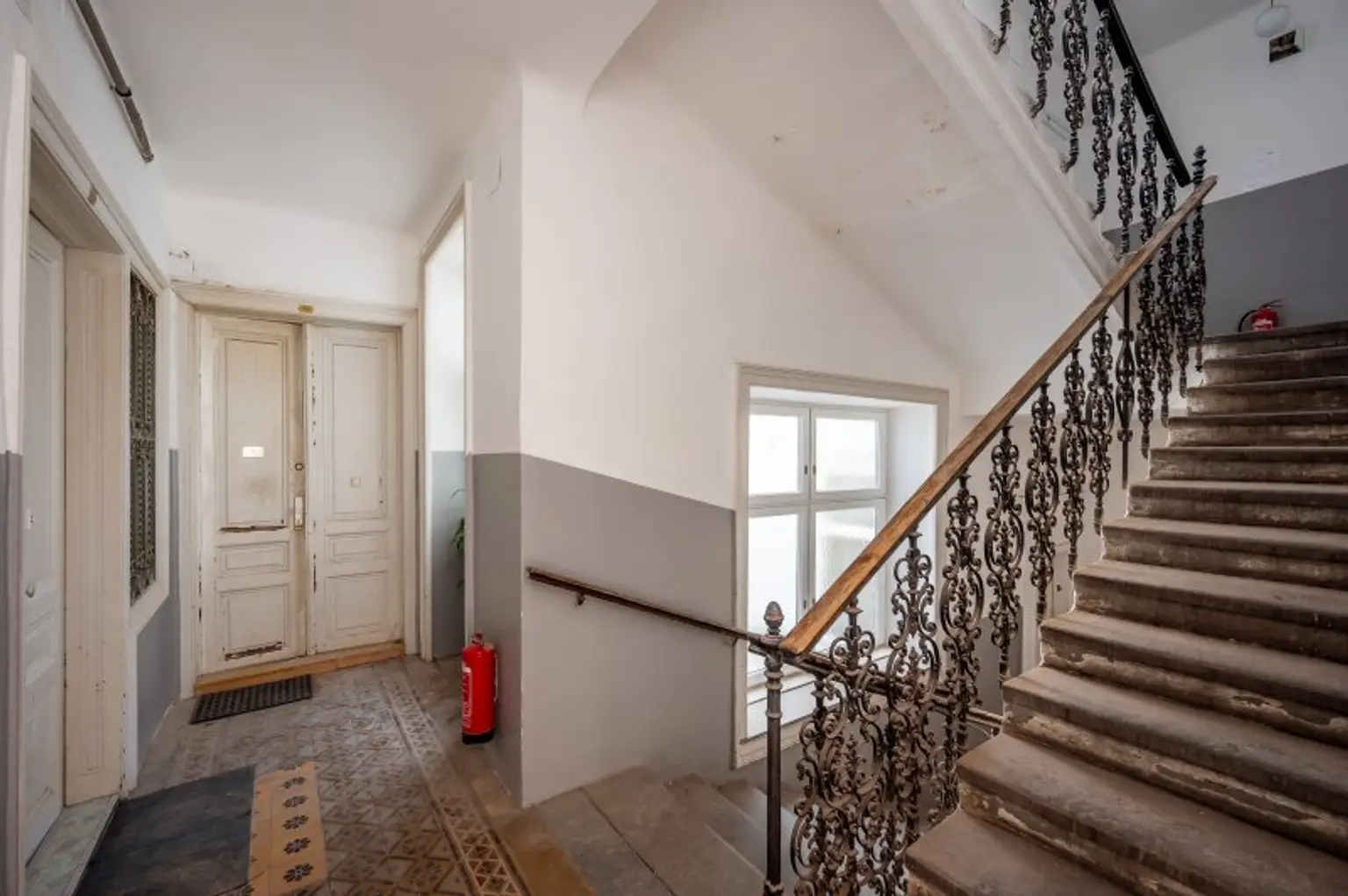 **Hannovermarkt** Sanierungsbedürftige 2-Zimmer Altbauwohnung -  Airbnb/Kurzzeitvermietung Zustimmung aller Eigentümer vorhanden