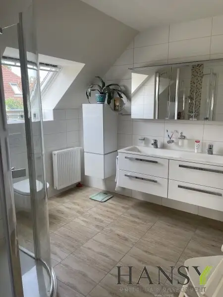 Neuwertiges Traum-Einfamilienhaus in Pfaffstätten: Stil, Pool und Gartenparadies!