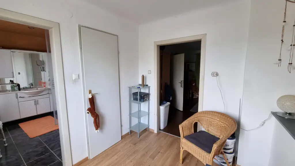 Einfamilienhaus mit Pool und großem Garten in verkehrsgünstiger Lage