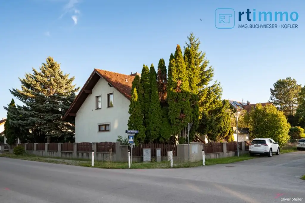 SCHÖNES FAMILIENHAUS mit Wintergarten und Garage in ruhiger Lage zu mieten!