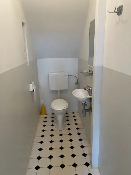 SEHR GEPFLEGTES EINFAMILIEN-HAUS MIT SCHÖNEM GARTEN -- LOGGIA/GARAGE -- RUHELAGE!
