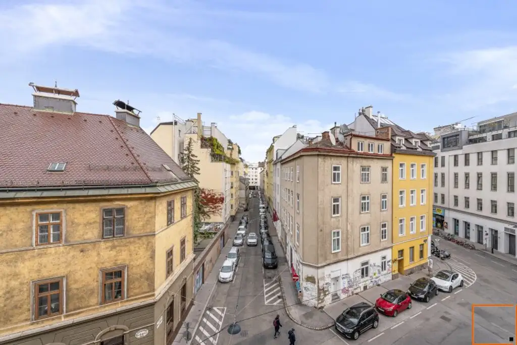 In Bestlage nahe Karmelitermarkt: Zentral begehbare Maisonette-Altbauwohnung in sehr gepflegtem Zustand und freiem Blick