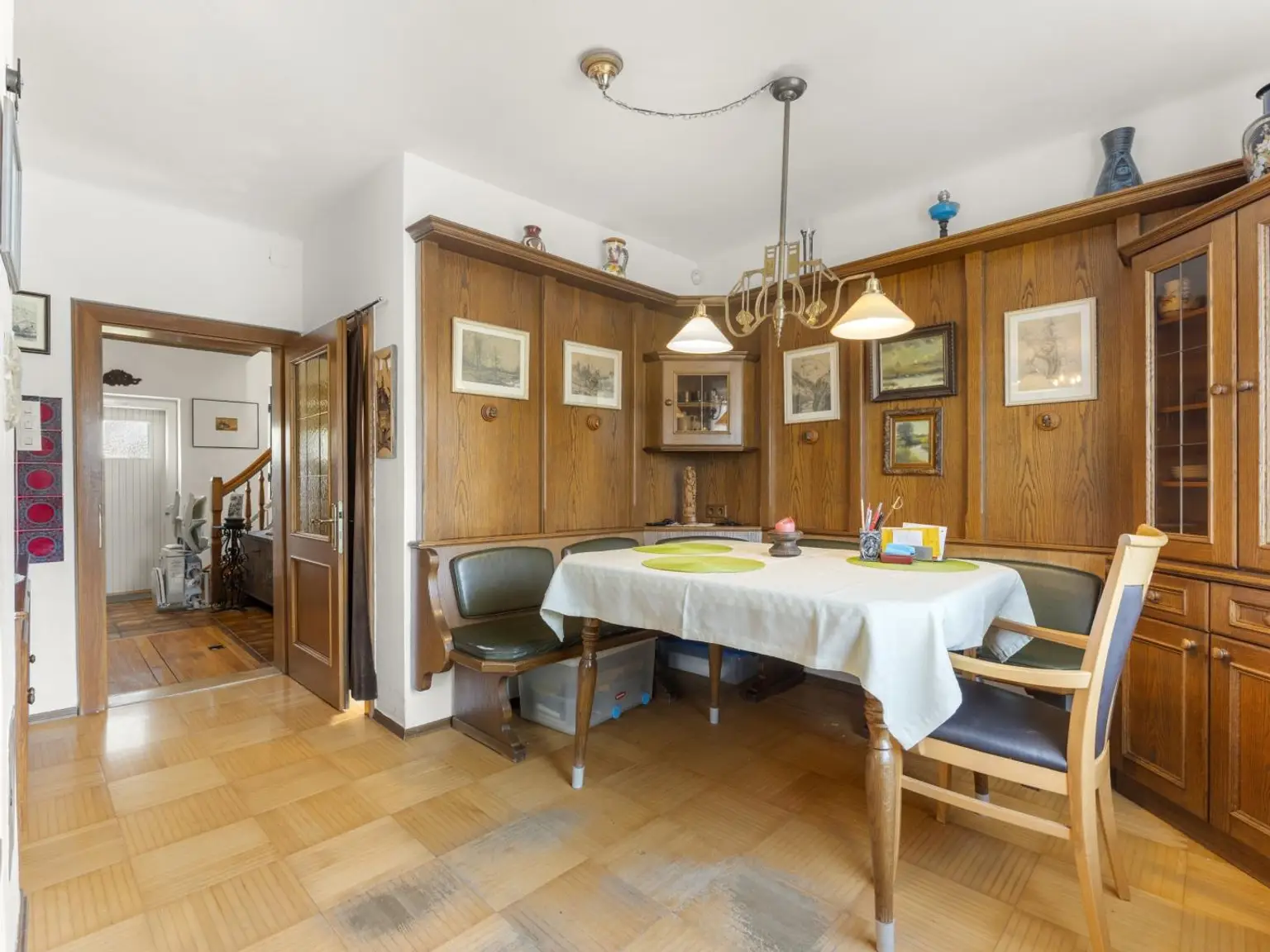 Geräumiges Esszimmer