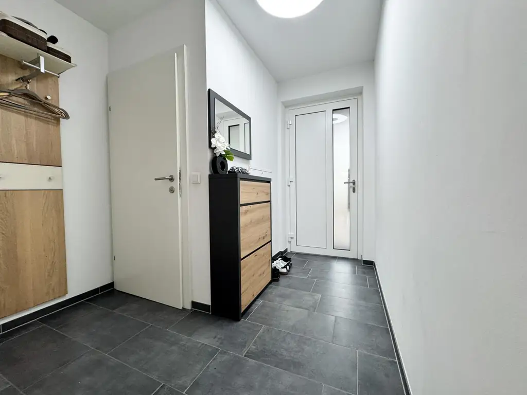 Moderne Reihenhausvilla mit Studio im DG und XXL-Dachterrasse, Carport und KFZ-Abstellplatz in Zentrumsnähe von Vöcklabruck