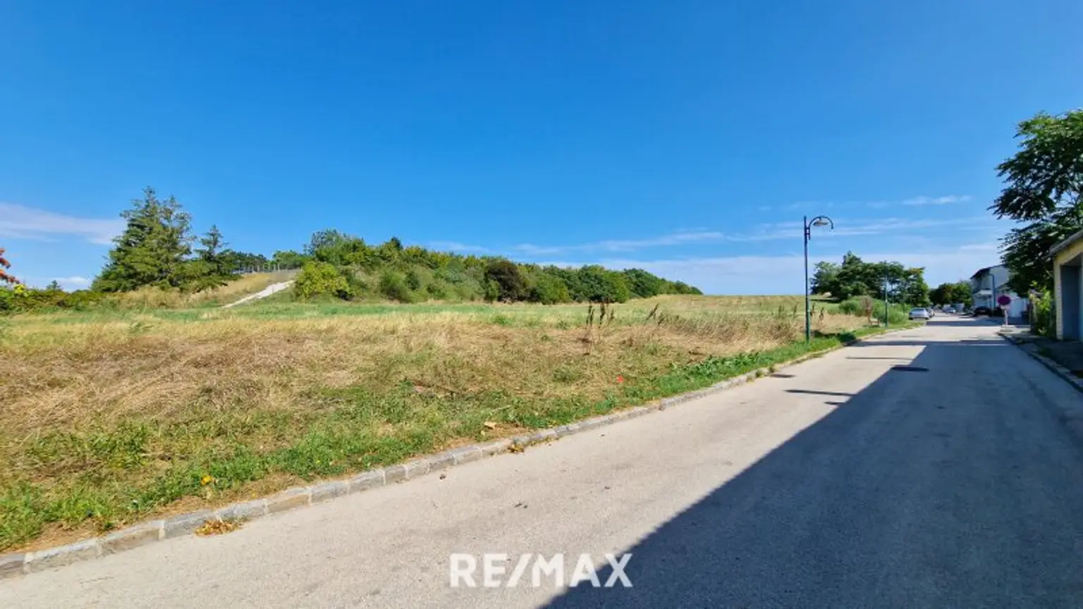 Erstbezug-Doppelhaushälften in Schwechat mit Luxus-Ausstattung und Panoramablick über den Felmeyergarten. Grünruhelage mit sehr guter Infrastruktur in Gehweite