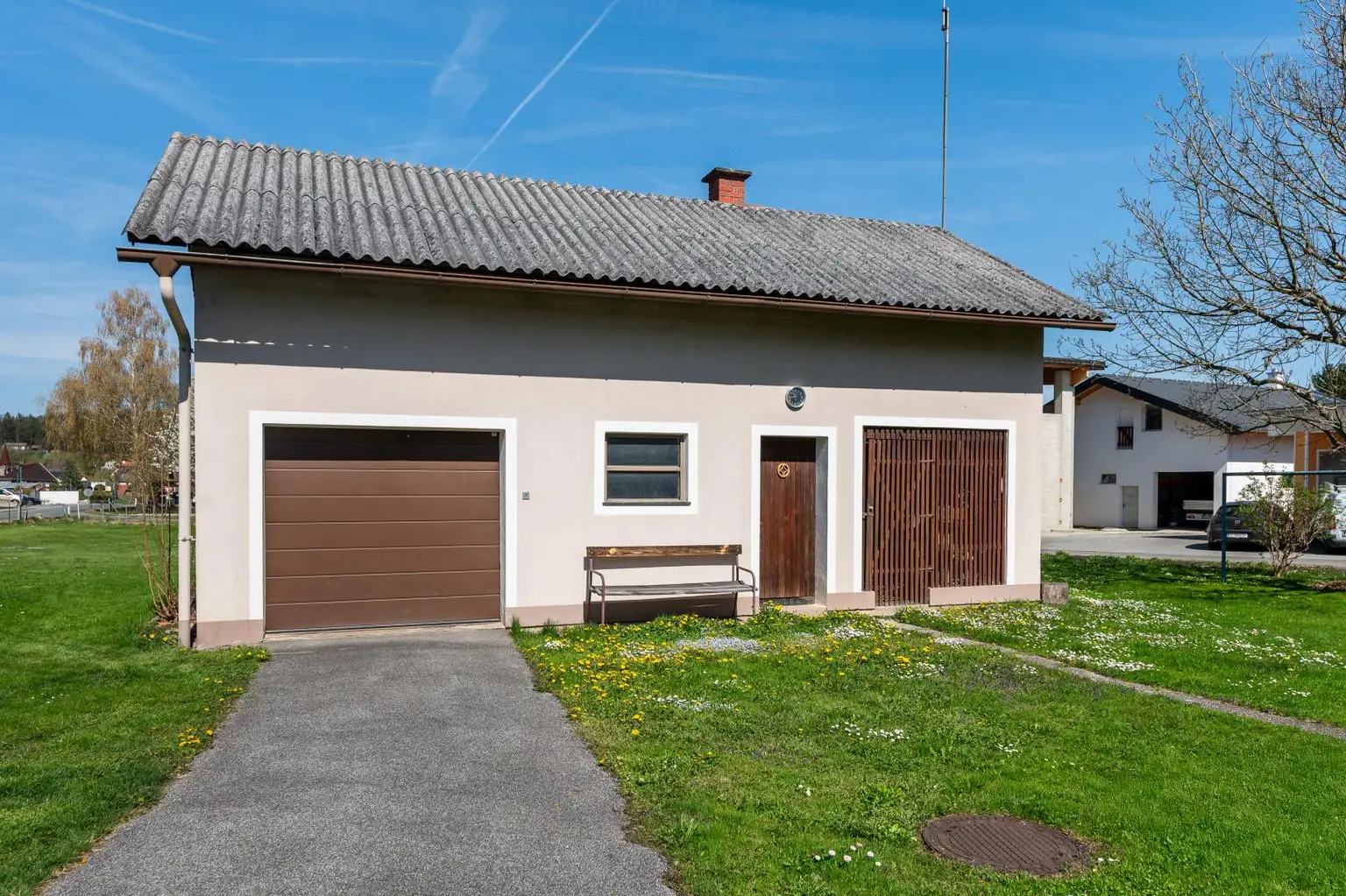 Nebengebäude 2 / Garage u. Lager