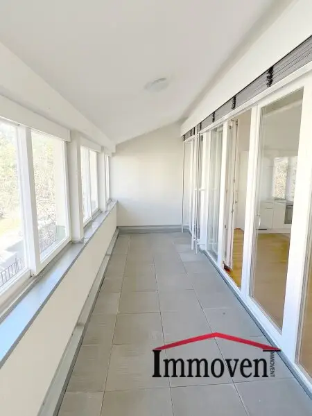 Sehr helle und große Wohnung in der Algersdorfer Straße!
