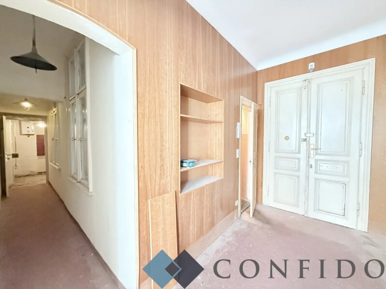 Gestalten Sie nach Ihrem Geschmack - Sanierungsbedürftige 3 Zimmer Altbauwohnung in der Clusiusgasse!