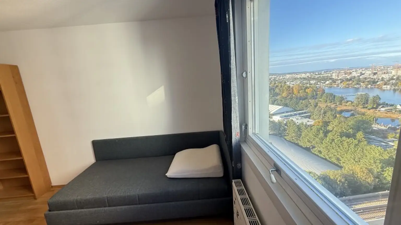 Teilmöblierte 3 Zimmer mit Klima und verglaster Loggia ***** spektakulärer Weitblick + optionaler Garagenstellplatz *****